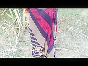 Desi Village Bhabhi Outdoor Sex in Jungle